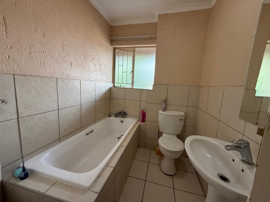 2 Bedroom Property for Sale in Rustenburg Central North West
